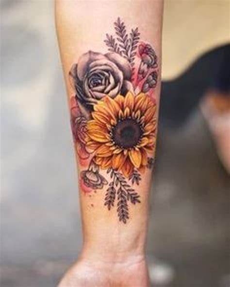 tatuaggio fiori di campo|Tatuaggi con fiori: significati e idee per realizzarne uno